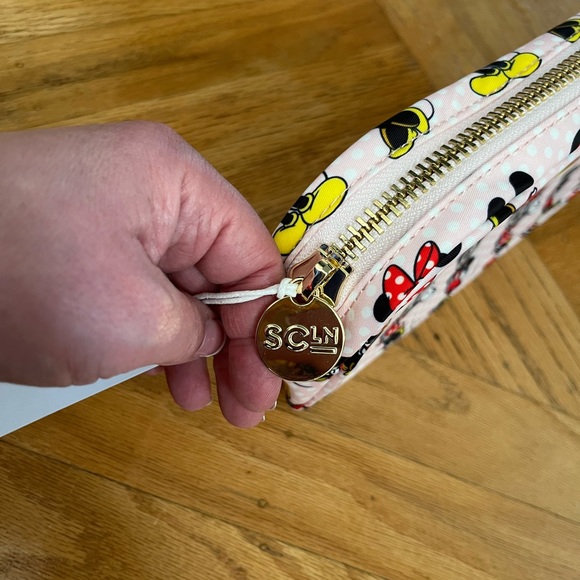 Brand New Stoney Clover Lane Disney’s Minnie and Mickey Cosmetic Bag - Picture 3 of 16